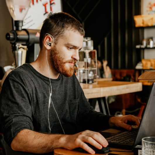 Comment nettoyer sa boîte mail rapidement et agir facilement pour l'environnement ?